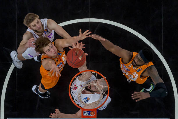 的防守中艰 的防守中艰